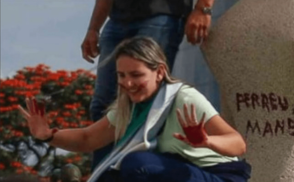 Débora do Batom é uma das 44 pessoas em prisão domiciliar monitoradas em São Paulo