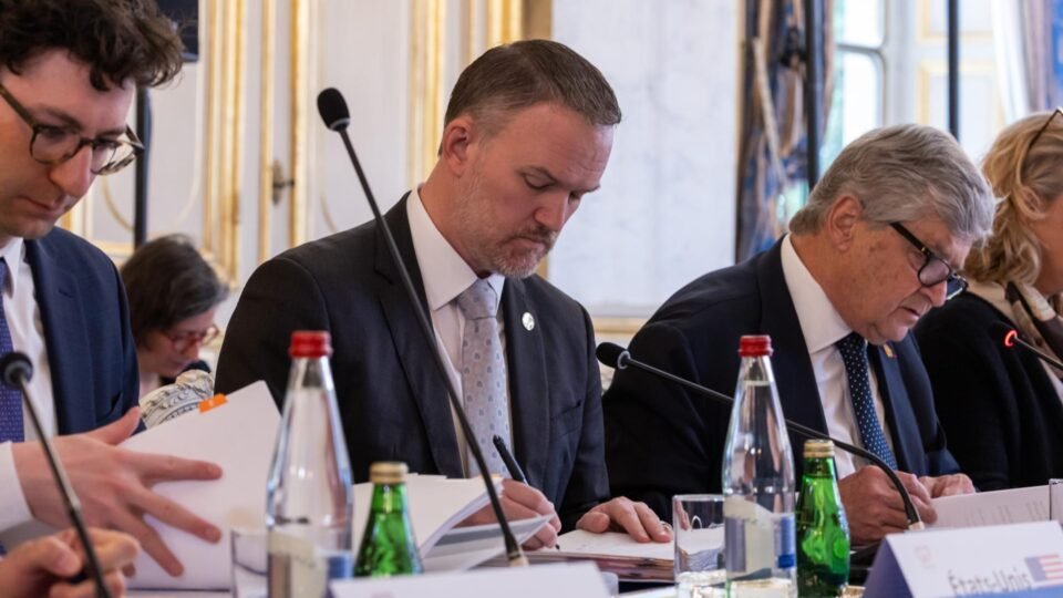 Audiências nos EUA discutem tarifas sobre produtos brasileiros e têm Flávio Bolsonaro entre os