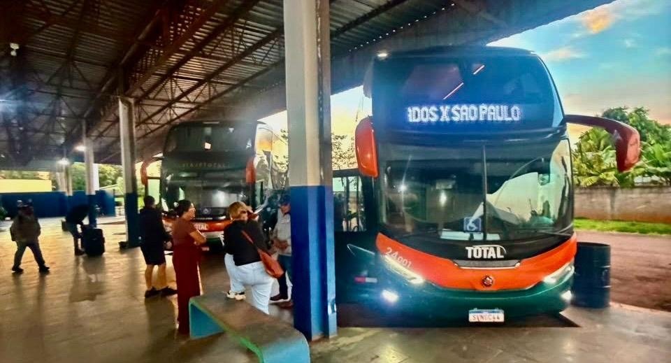 Passageiros enfrentam mais de 24 horas de atraso após ônibus quebrar em Batayporã
