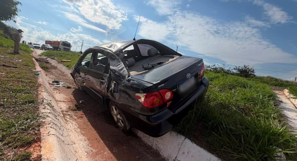 Acidente de carro resulta em capotamento na MS-134 em Batayporã