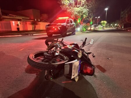 Colisão entre moto e camionete deixa jovem ferida em IVINHEMA
