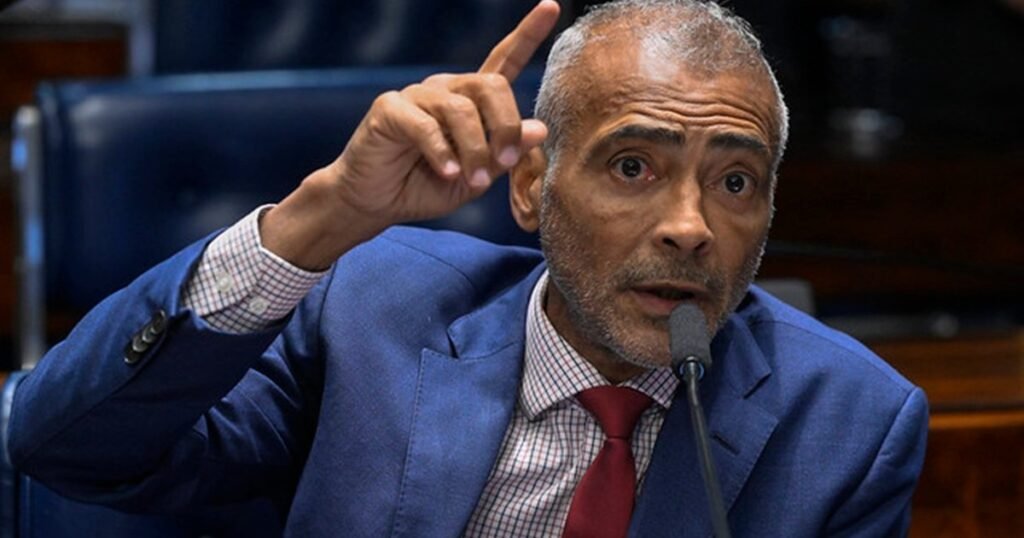 Romário deixa o PL e apoia Eduardo Paes na corrida pelo governo do Rio