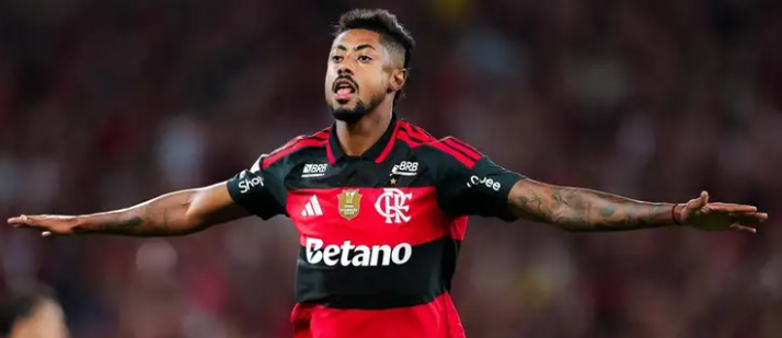 Flamengo conquista vitória sobre o Vitória e se aproxima da liderança do Brasileirão