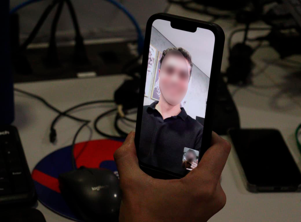 Caminhoneiro perde R$ 16,8 mil após videochamada por vaga de emprego
