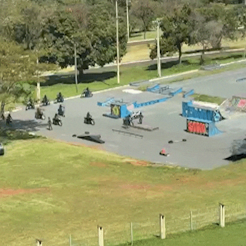Skatistas protestam contra uso de pista em treinamento da PM no Parque das Nações