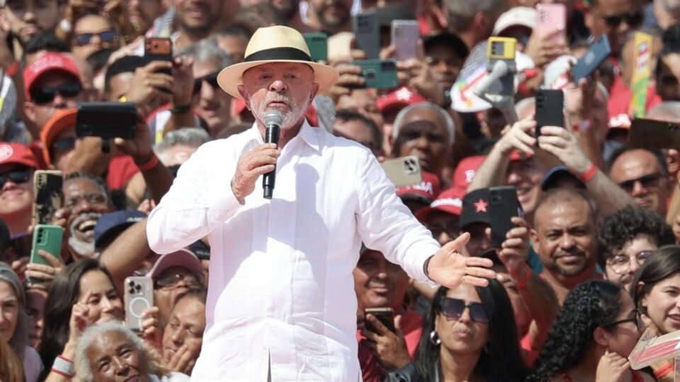 Lula propõe enriquecimento de urânio para fins pacíficos no Brasil
