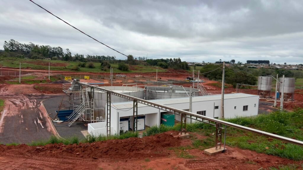 Itaquiraí inicia ligações à nova rede de esgoto para moradores da área central