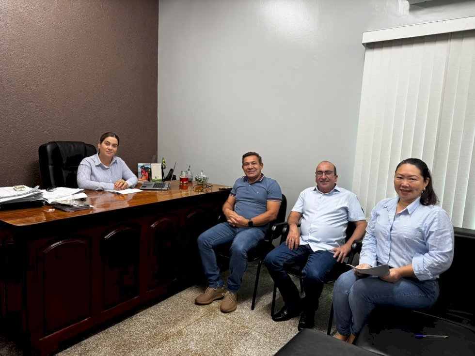Diálogo entre Câmara Municipal e SIMTED foca na valorização dos professores