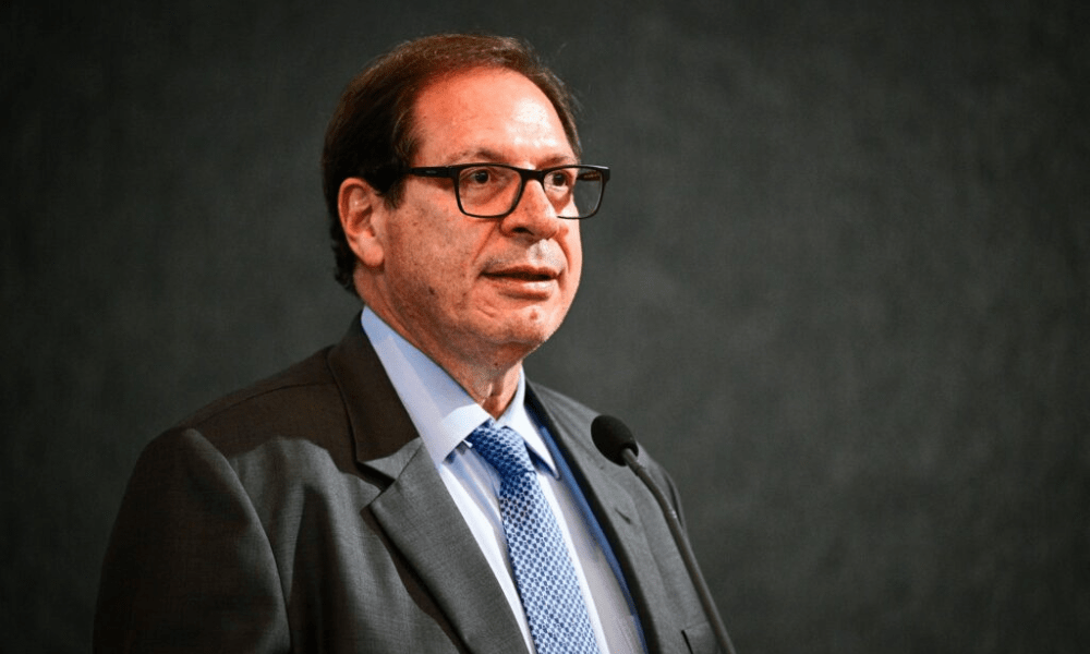 Luis Felipe Salomão assume presidência do STJ em cerimônia com lideranças políticas