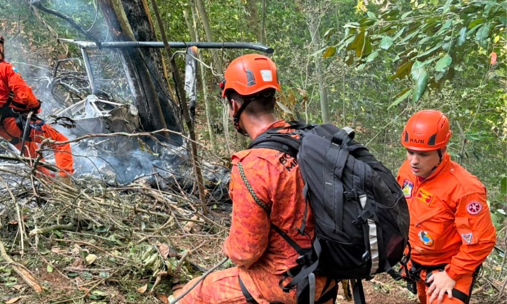 Quatro pessoas morrem em queda de helicóptero no Rio, incluindo turistas colombianos
