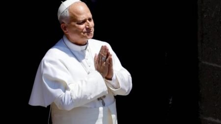 Papa Leão XIV faz apelo por paz e amor em evento na Itália