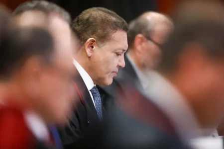 TSE analisa regulamentação do uso de deepfakes nas eleições de 2026
