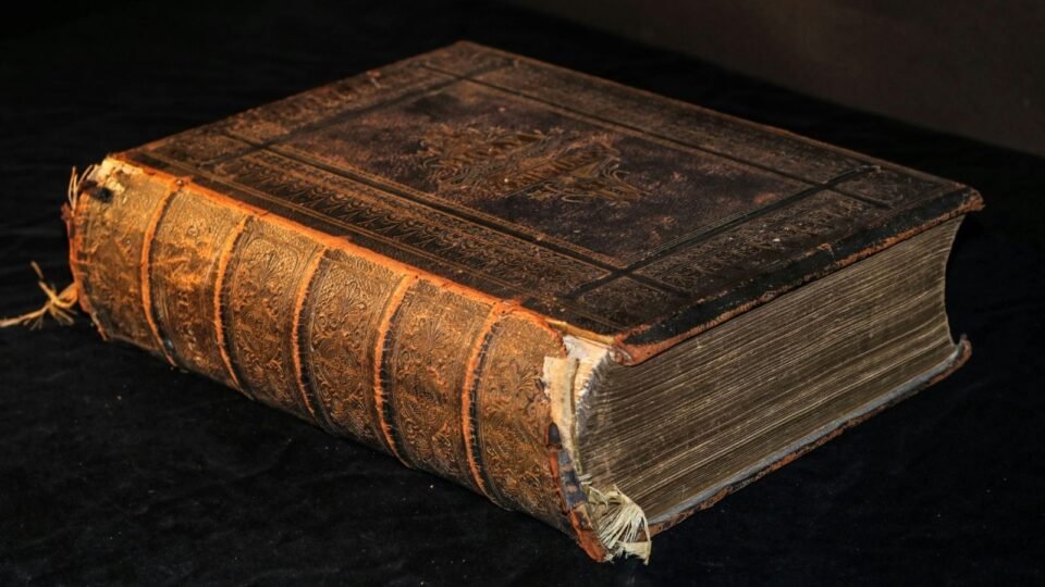 Bíblia de 1747 no Sul do Brasil revela tradições luteranas e história imigrante