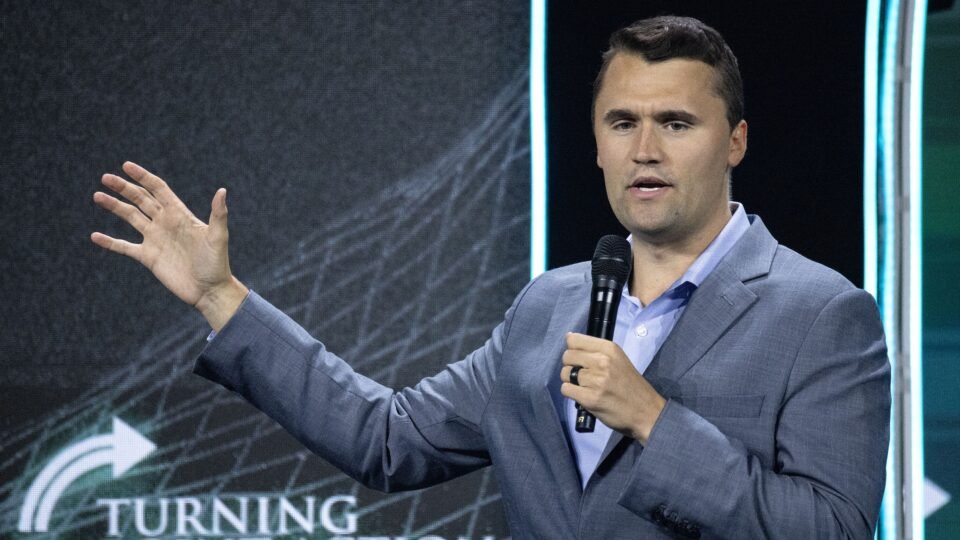 Universidade Utah Valley fará homenagem a Charlie Kirk em um ano de sua morte