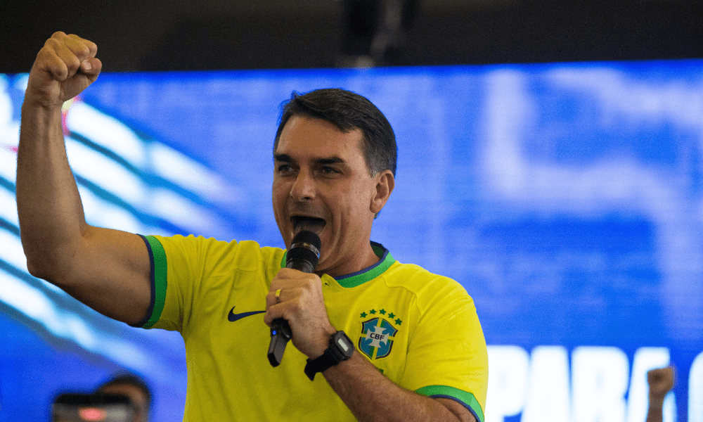 Flávio Bolsonaro escreve carta emocionada a Jair após visita negada pelo STF