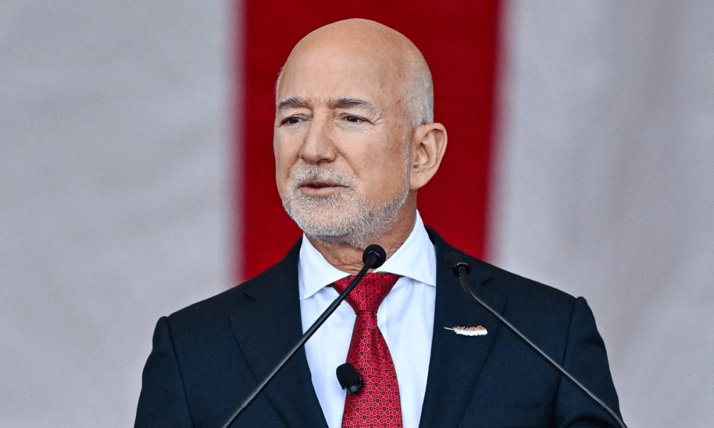 Jeff Bezos se torna acionista minoritário do Liverpool FC