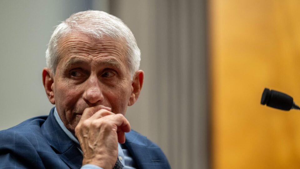 Anthony Fauci no centro de polêmica política nos EUA após revelações sobre a pandemia