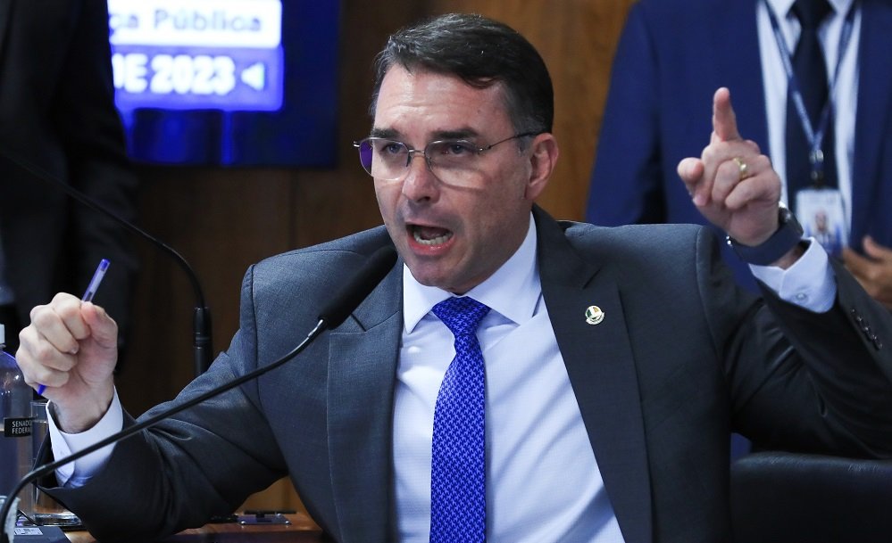 Flávio Bolsonaro critica governo Lula e defende apoio a Tarcísio e Nunes