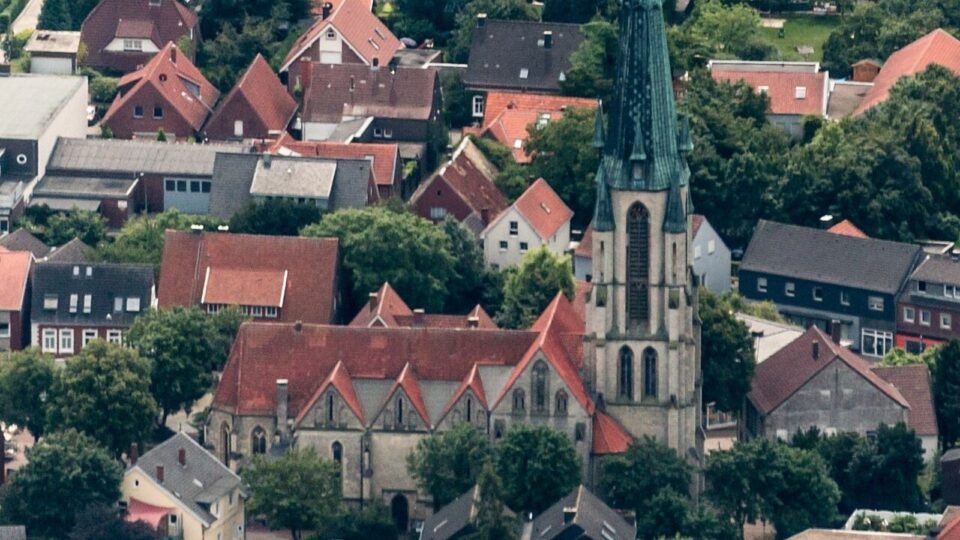 Descoberta de cemitério medieval em Altenberge confirma raízes cristãs na Alemanha