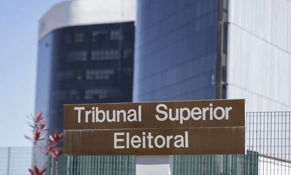 Investigação sobre filiação de Flávio Bolsonaro ao Missão é solicitada pelo TSE