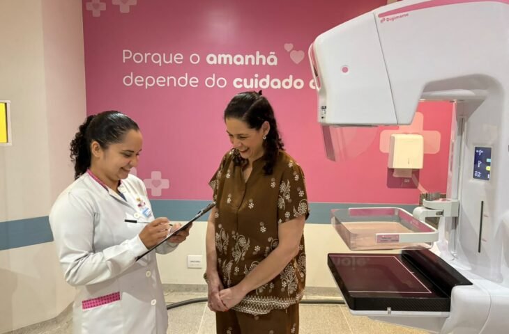 Hospital Regional de Dourados leva orientação sobre câncer de mama ao Outubro Rosa