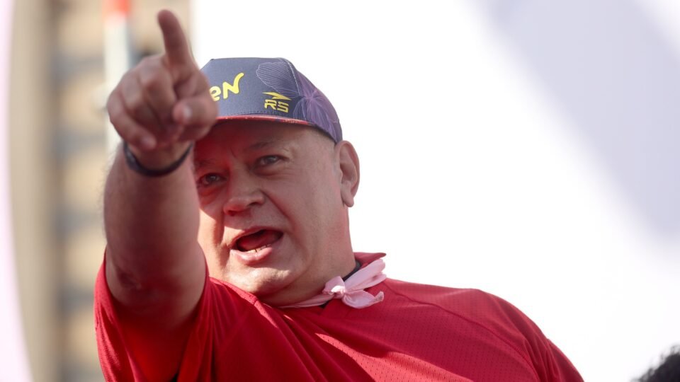 Cabello manda recado a María Corina Machado e elogia vitória de Lula no Brasil